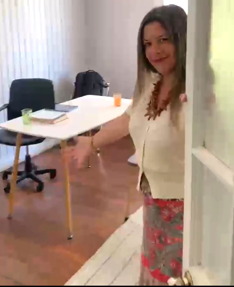 Verónica te recibe personalmente en la puerta de la consulta